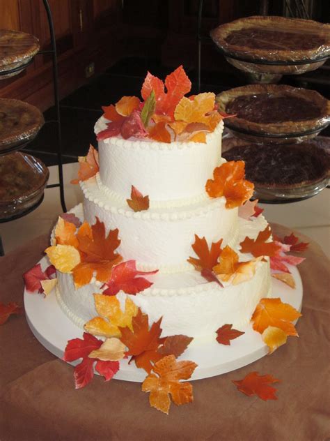 fall leaves wedding cake